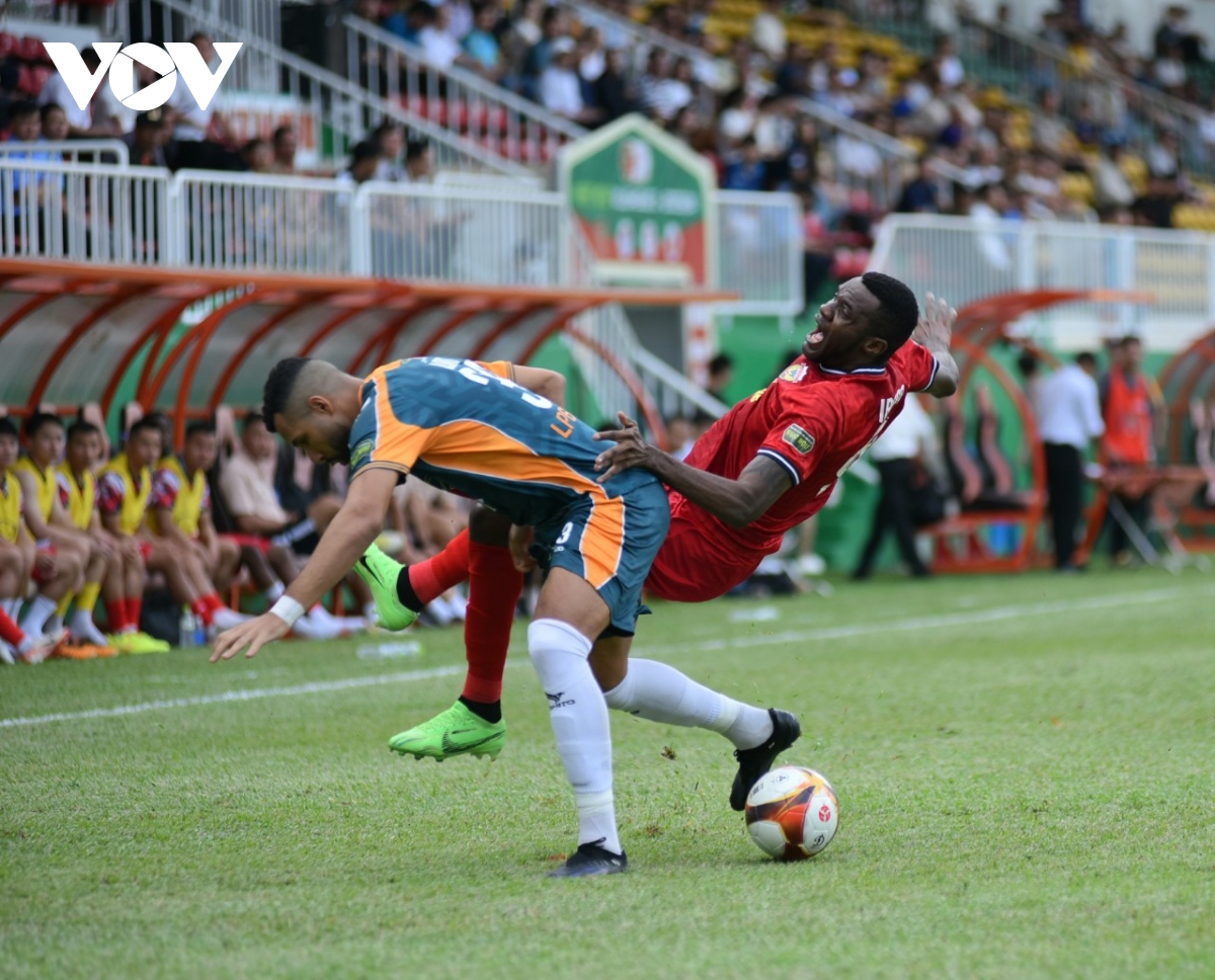 Kết quả V-League: HAGL thắng ngược Hà Tĩnh, Bình Dương thất bại gây tranh cãi